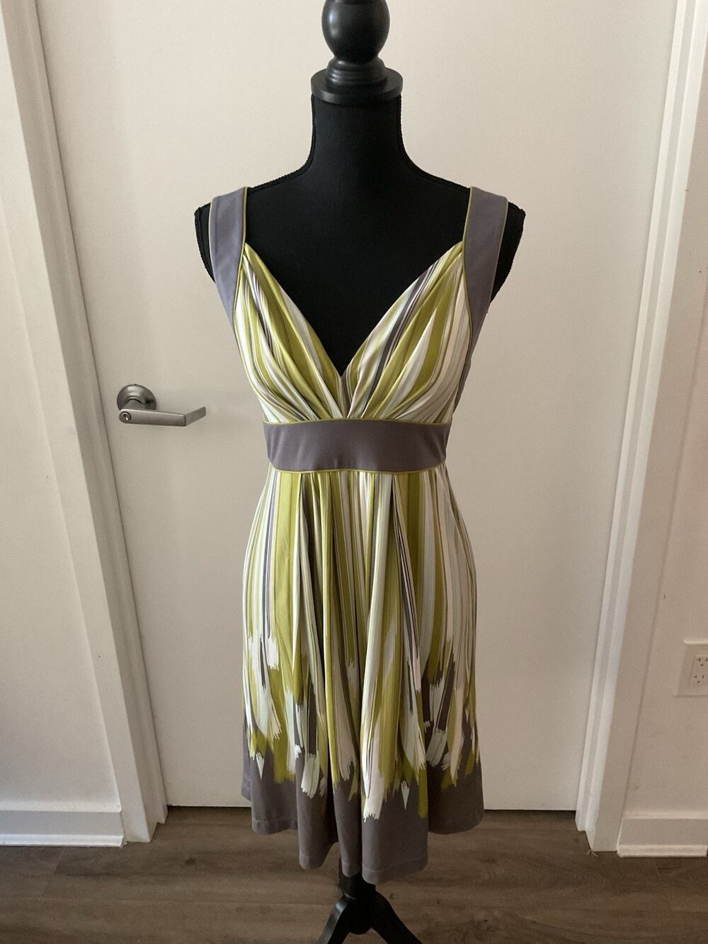 BCBGMAXAZRIA Empire Waist Dress Green Gray Abstract Brushstroke V- Neck